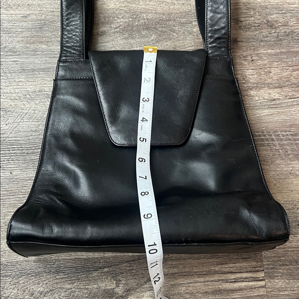 Vintage Neiman Marcus Black Leather Shoulder Bag — Classic Chic, Suede Lined ⚫️ - Picture 5 of 8